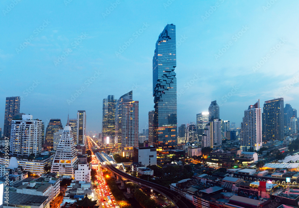 Obraz premium Cityscape Bangkok in light city and tower skyline 