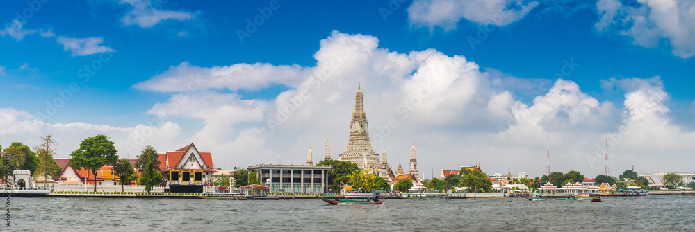 Fototapeta premium Wat Arun Temple in Bangkok