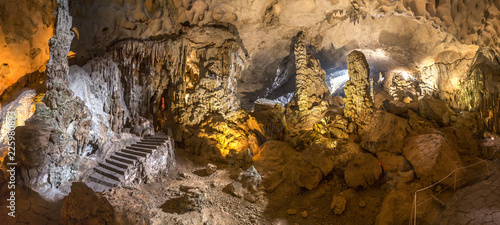 Foto Cave in Halon bay, Vietnam