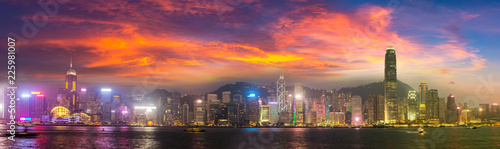 Victoria Harbour in Hong Kong © Sergii Figurnyi