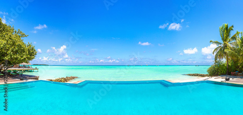 Fototapeta Naklejka Na Ścianę i Meble -  Swimming Pool in the Maldives