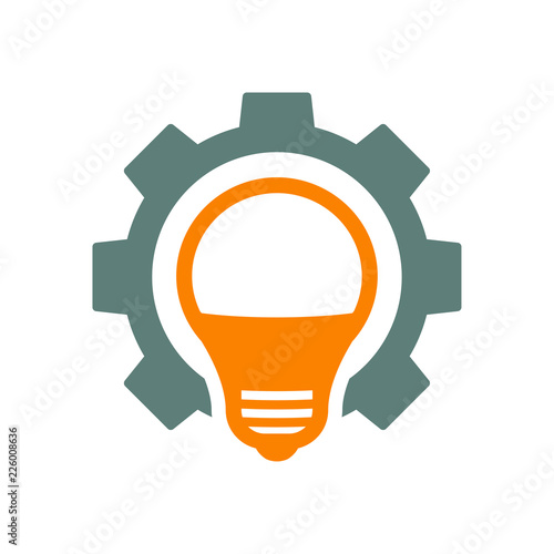 Icono plano bombilla led en engranaje en naranja y gris