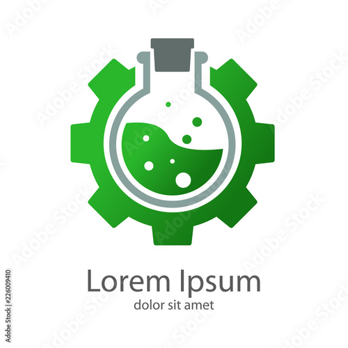 Logotipo engranaje con probeta circular con liquido verde