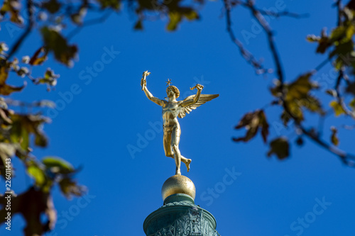 Foto The genius of freedom at the Bastille square in Paris