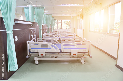 Foto An ambulatory bed with comfortable medical equipment in a modern hospital in Asia, Thailand