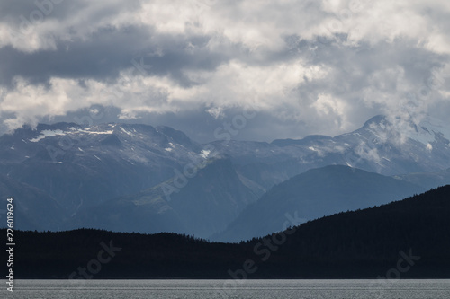 Berg und Wolken in Alaska