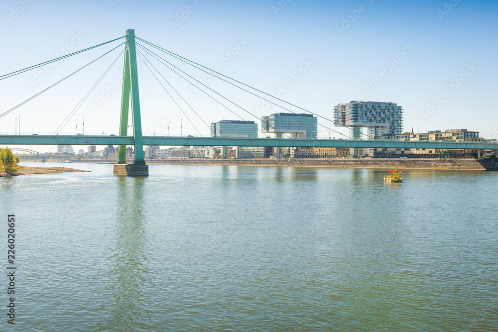 Severinsbrücke und Kranhäuser in Köln