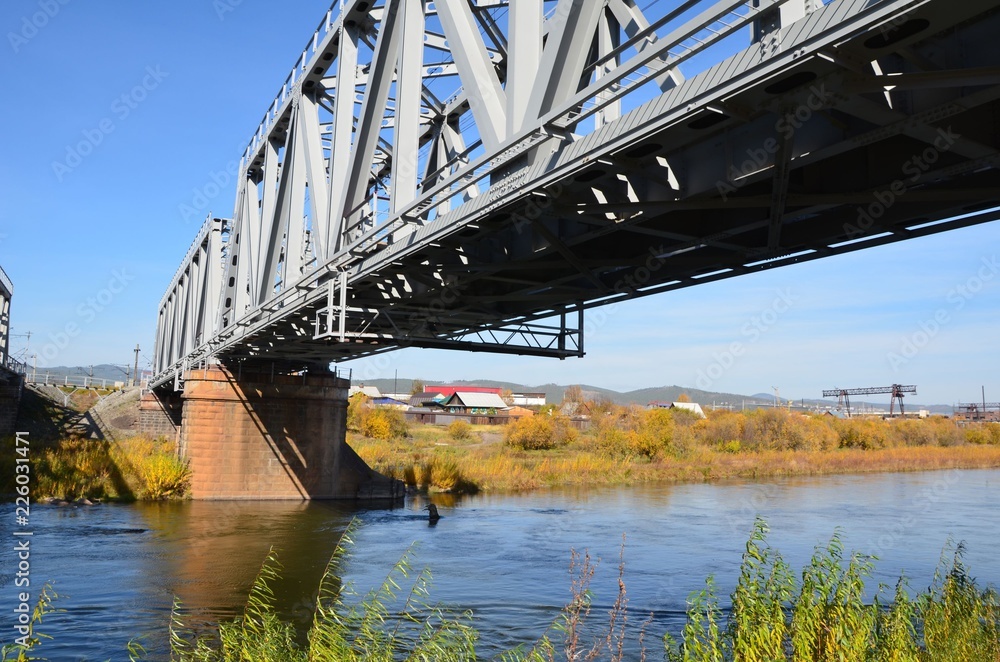 Obraz premium Train bridge on the right side