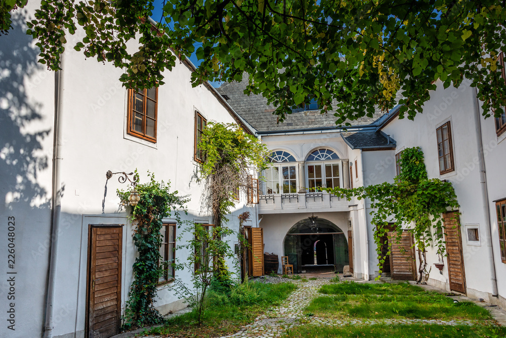 Impressionen aus Perchtoldsdorf - Historischer Innenhof  Regenharthaus