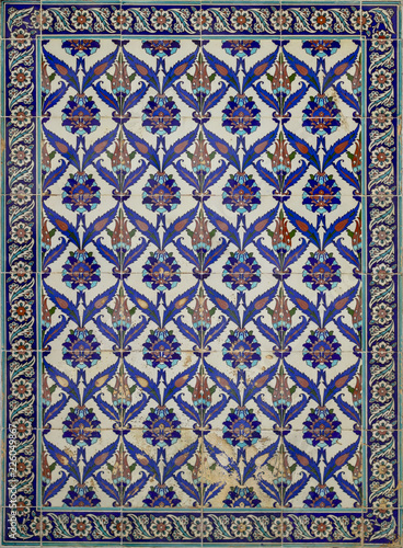 Front shoot of ottoman ornament on the marble wall