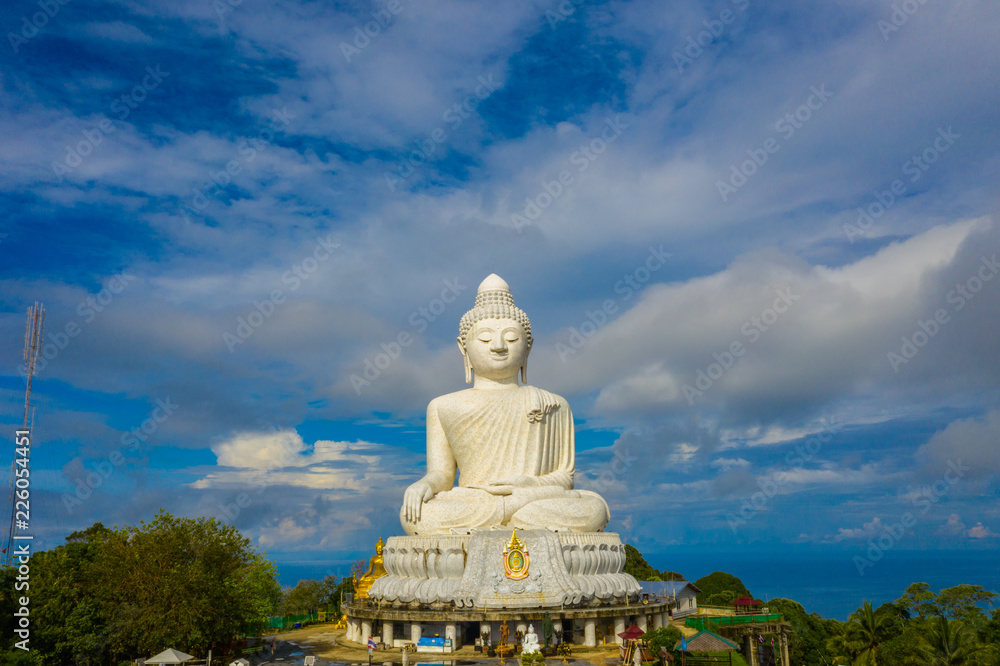 Obraz premium areial view white cloud in blue sky at Phuket big Buddha. .Phuket Big Buddha is one of the island most important and revered landmarks on the island.