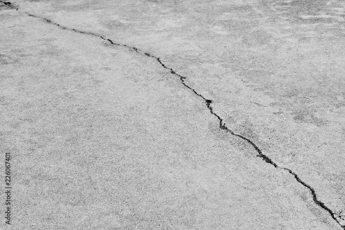 crack concrete floor from earthquake photo