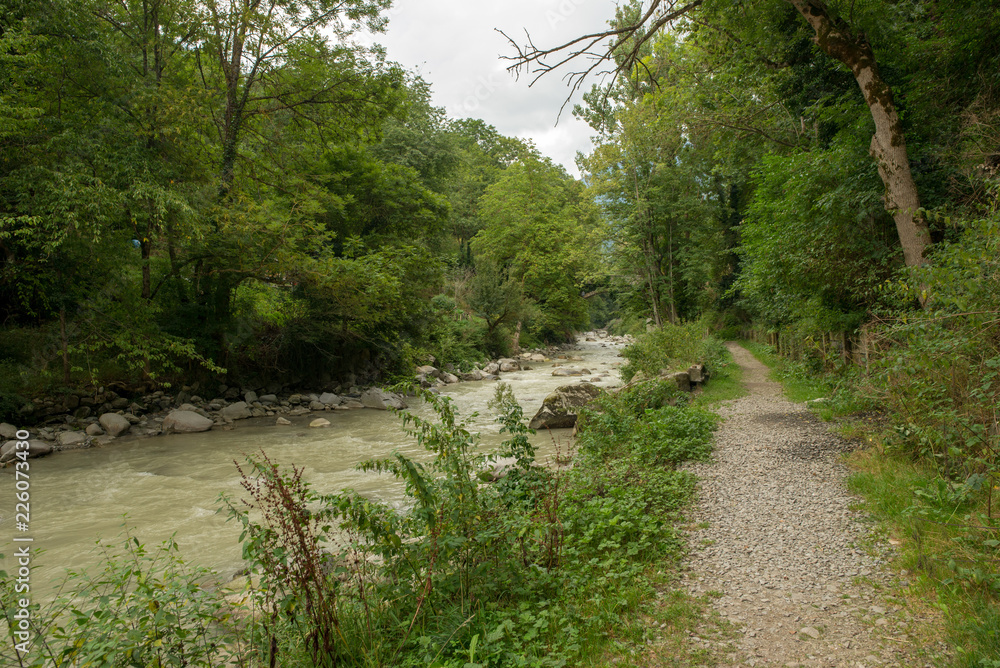 Obraz premium River in the valley of aran next to vielha