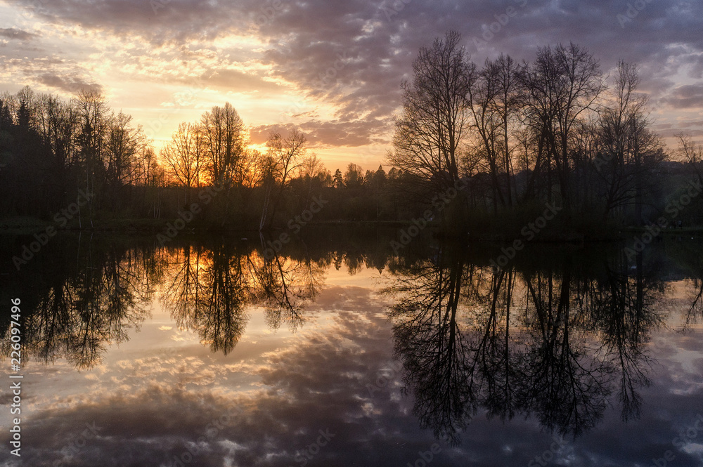 Obraz premium sunset over lake