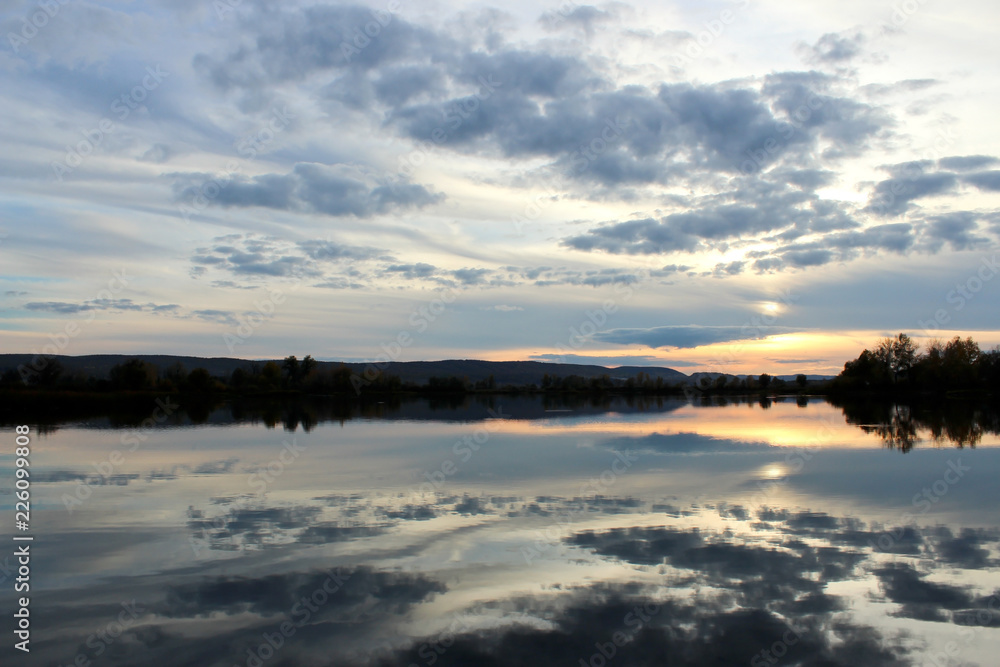 Obraz premium Sunset at the lake