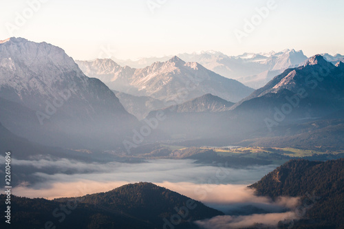 Früh am Morgen mitten in den Bergen © wokkphotography