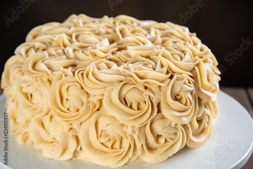 Slika na platnu Close up of a pumpkin spice cake with butterscotch frosting in rosettes