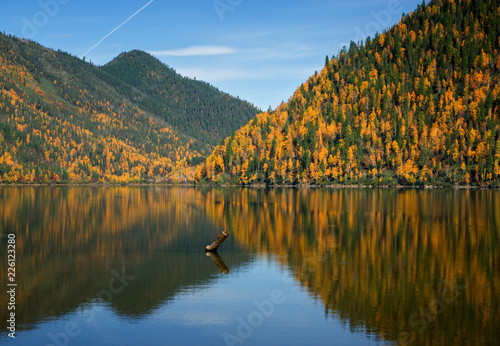 Φωτογραφία Autumn in mountains range Khamar-Daban in Eastern Siberia
