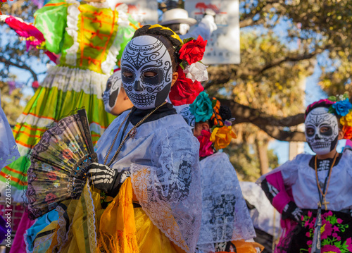 Fotografie Group of unrecognizable women wearing traditional sugar skull masks and costumes