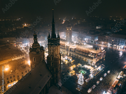 Kraków Bazylika Mariacka z powietrza - Boże Narodzenie