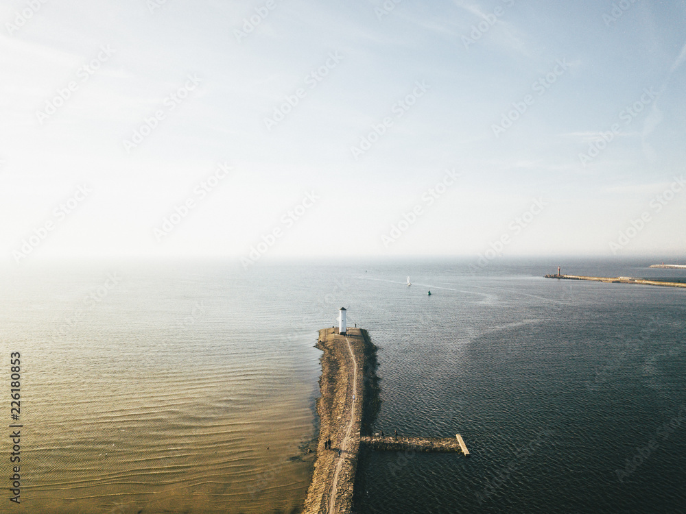 Zachód nad latarnią w Świnoujściu (z powietrza)