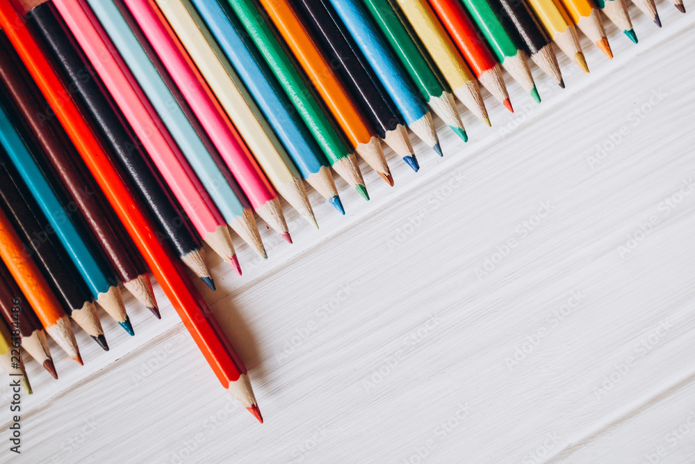 Obraz premium red pencil standing out from the crowd.
