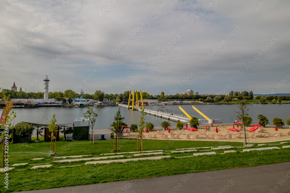 Der neue Copa Beach an der Neuen Donau im Sommer, in Wien, Österreich Der neue Copa Beach an der Neuen Donau im Sommer, in Wien, Österreich