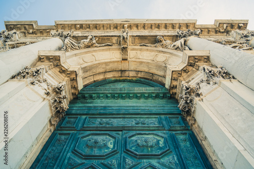 Quadro su tela The main entrance to the Santa Maria della Salute church, Venice, Italy