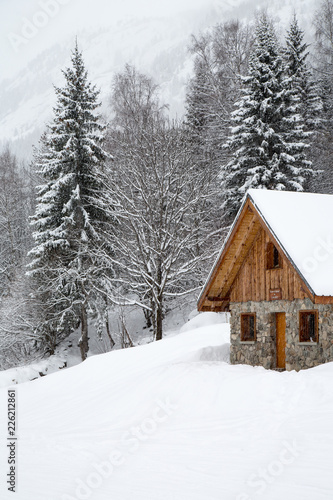 Chalet in winter © Kartouchken