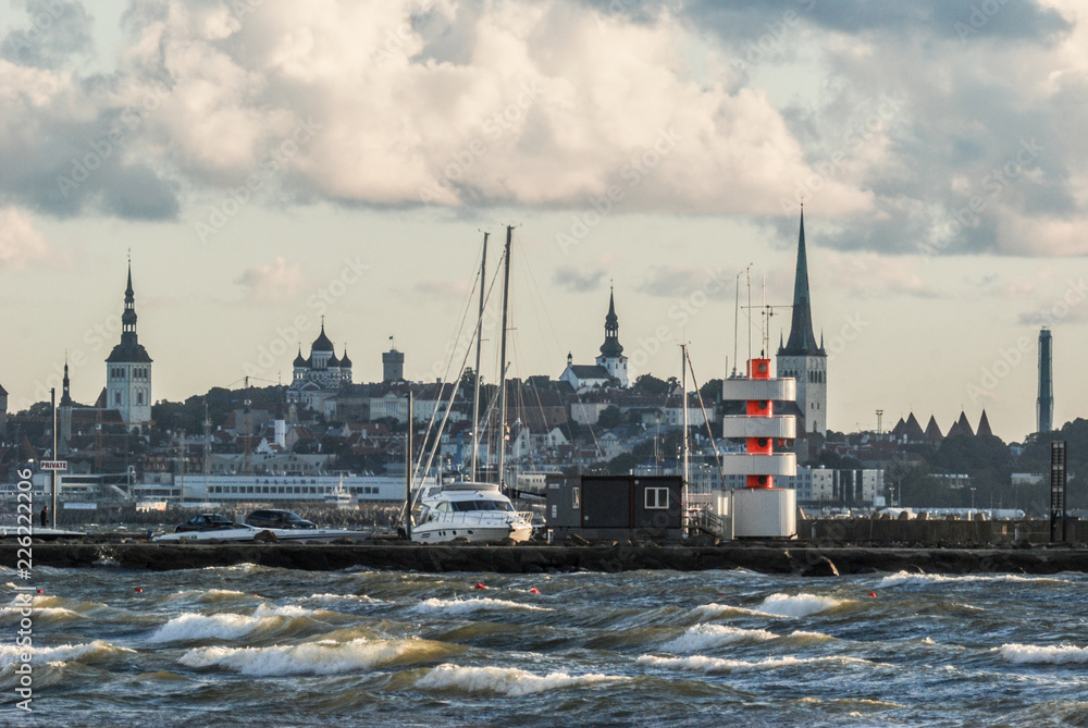 Fototapeta premium ship in harbor