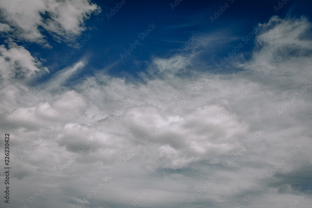 Obraz premium Blue sky background with clouds