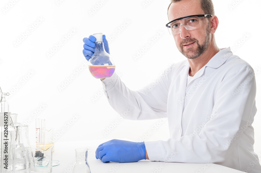 Naklejka premium man in the laboratory view of a man in the laboratory while performing experiments 