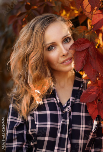 Jesienny portret kobiety