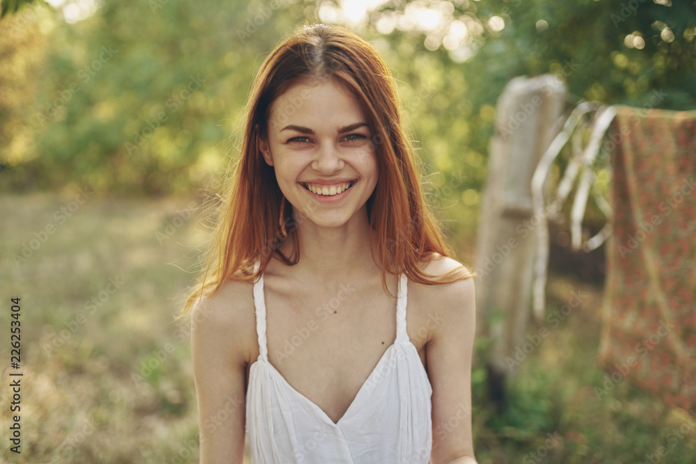 Naklejka premium smile happiness woman in the garden