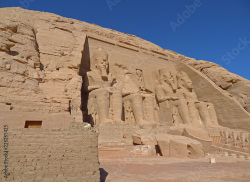 abu simbel temple egypy photo