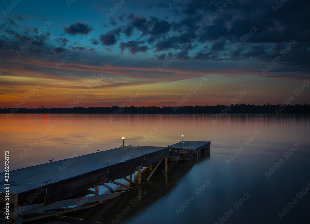 Fototapeta premium Serene dock at sunset