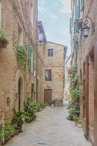 Fototapeta Naklejka Na Ścianę i Meble -  Old streets and houses of Pienza, Tuscany, Italy