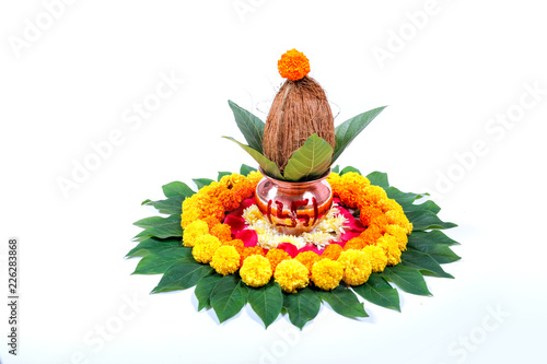 Schilderij op canvas Copper Kalash with coconut , leaf and floral decoration on a white background