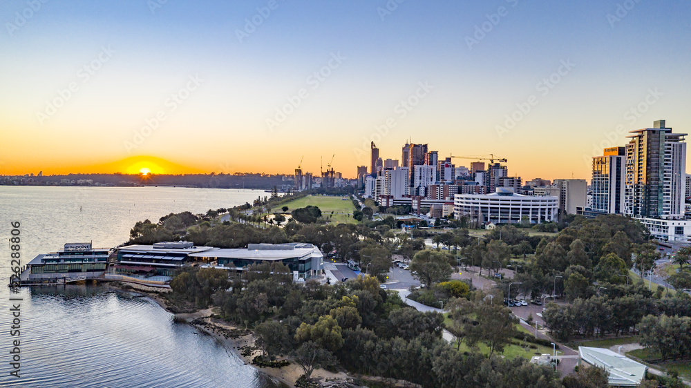 Fototapeta premium Perth - Western Australia - Skyline at Sunset