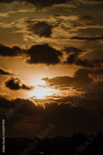 Dusk til dawn | Sunset sky on the beach | Sun with dark clouds