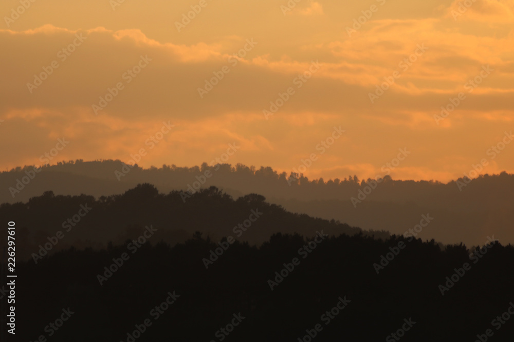 Obraz premium Majestic sunrise over the mountains