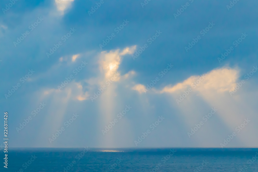 沖縄石垣島の夕景　天使のはしご
