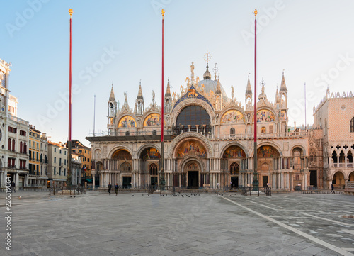 Tableau sur toile facade of cathedral church and square of San Marco, Venice, Italy