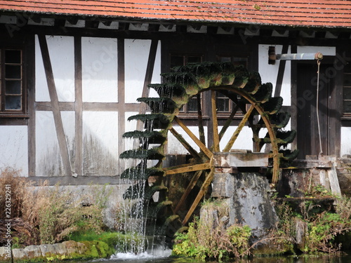 Mühlrad einer alten Wassermühle