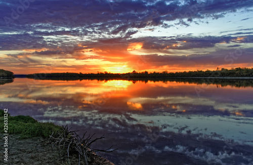 Obraz na płótnie Bright saturated colors of dawn on the banks of the autumn river w salonie