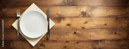 Obraz talerz, nóż i widelec na ściereczce na serwetki