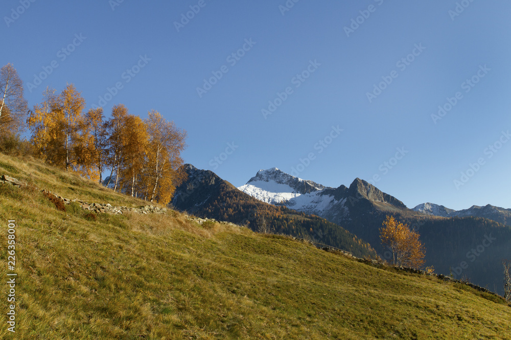 uno sguardo verso il monte pedena sul versante delle alpi orobiche