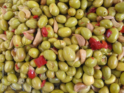 Aceitunas aliñadas a granel.