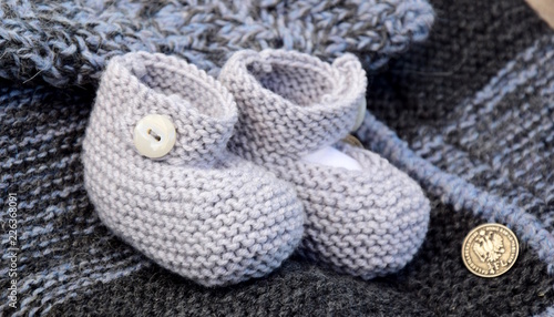 Wunderschöne Handarbeit, Babyschuhe aus Wolle gestrickt, Strickwaren © Zeitgugga6897