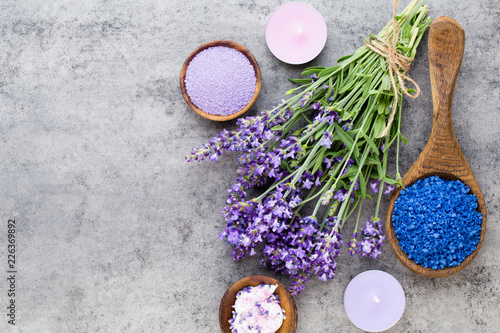 Fototapeta Naklejka Na Ścianę i Meble -  Essential lavender salt with flowers top view.
